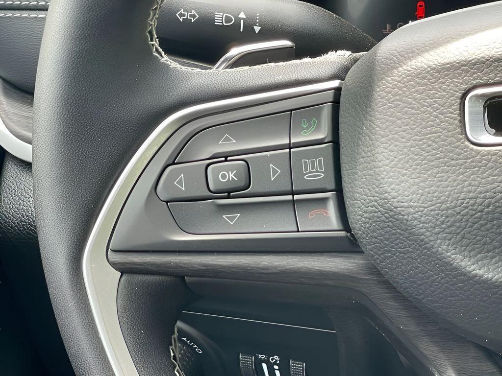 new 2025 Jeep Grand Cherokee car, priced at $50,064