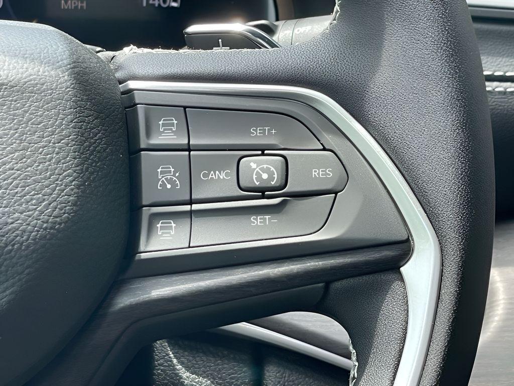 new 2025 Jeep Grand Cherokee car, priced at $50,064