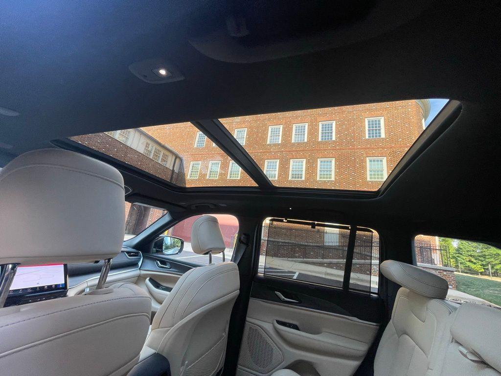 new 2025 Jeep Grand Cherokee car