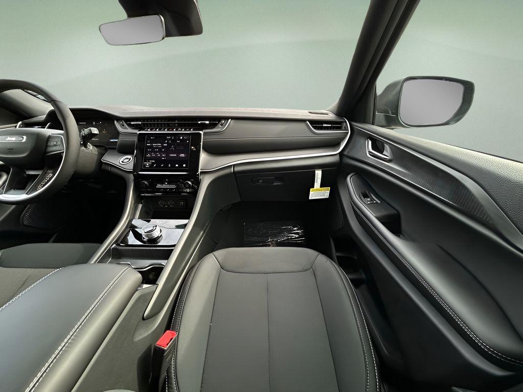 new 2025 Jeep Grand Cherokee L car, priced at $39,897