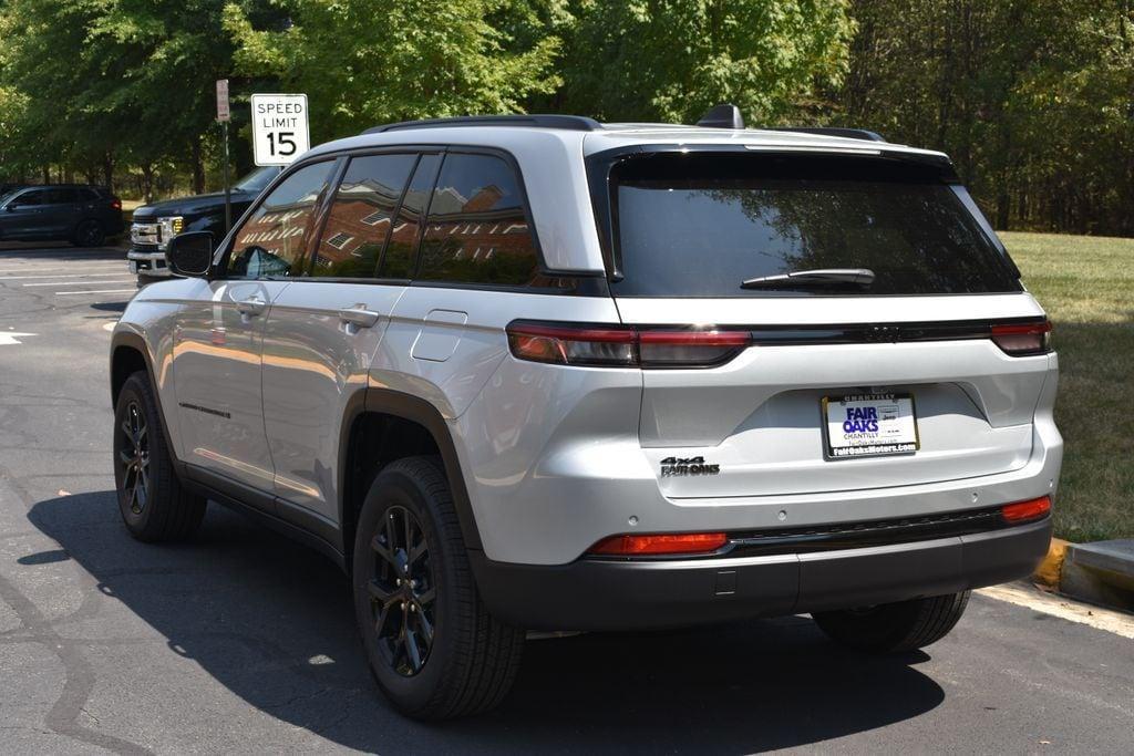 new 2024 Jeep Grand Cherokee car, priced at $38,572