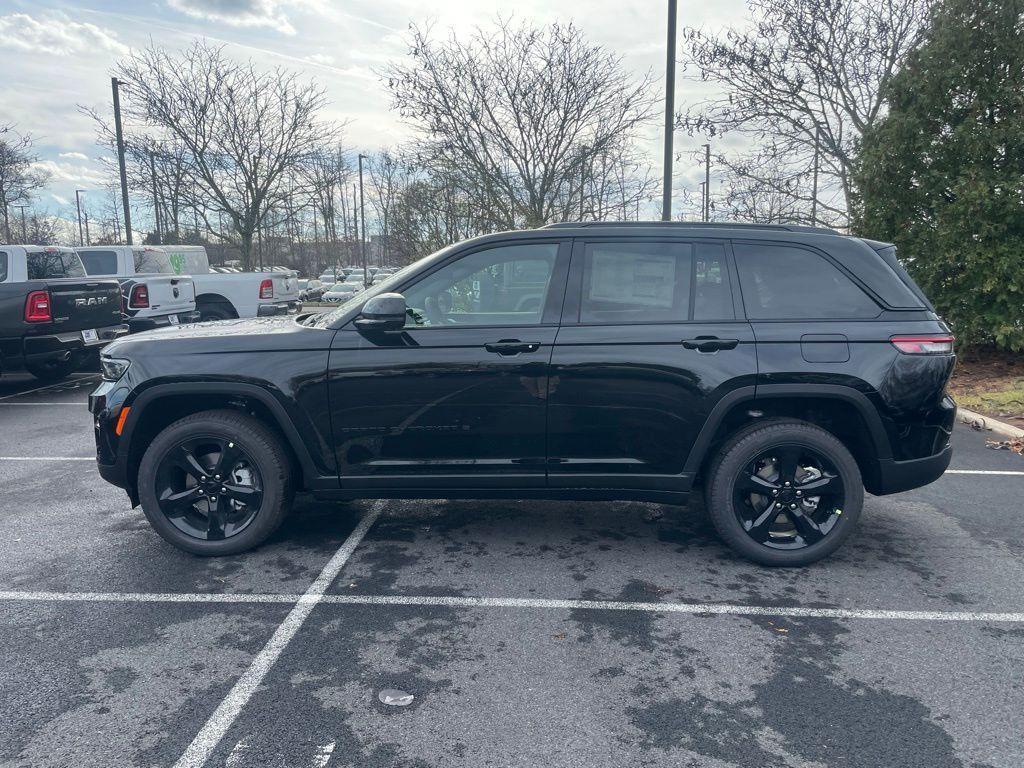 new 2025 Jeep Grand Cherokee car, priced at $51,701