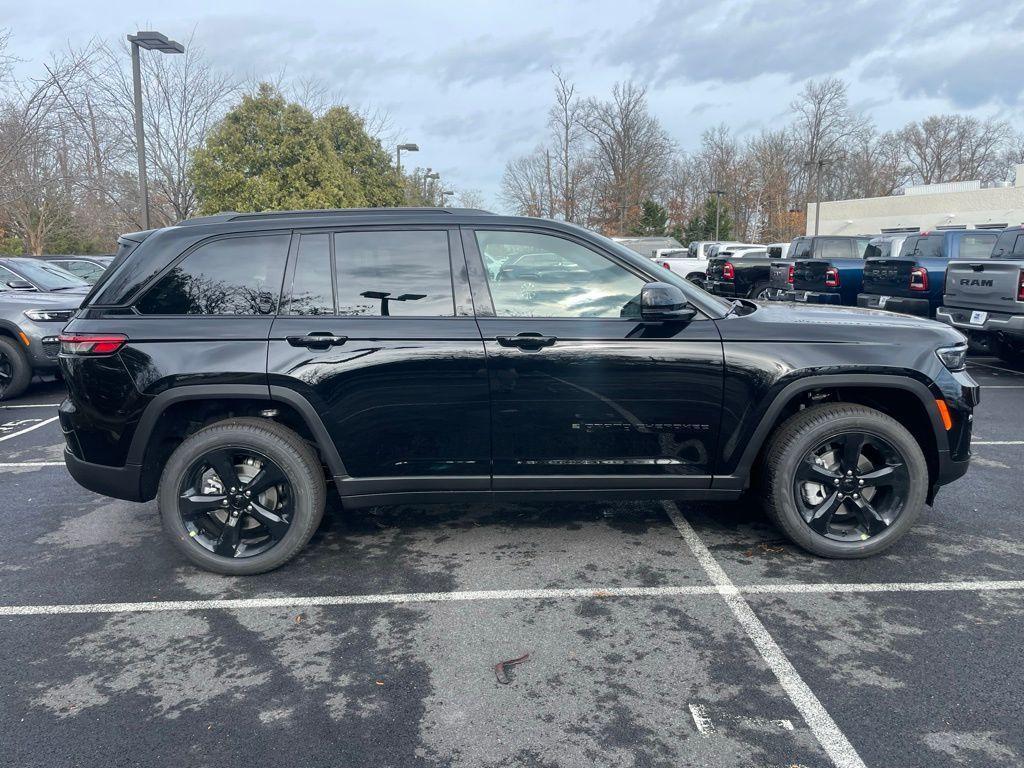 new 2025 Jeep Grand Cherokee car, priced at $51,701