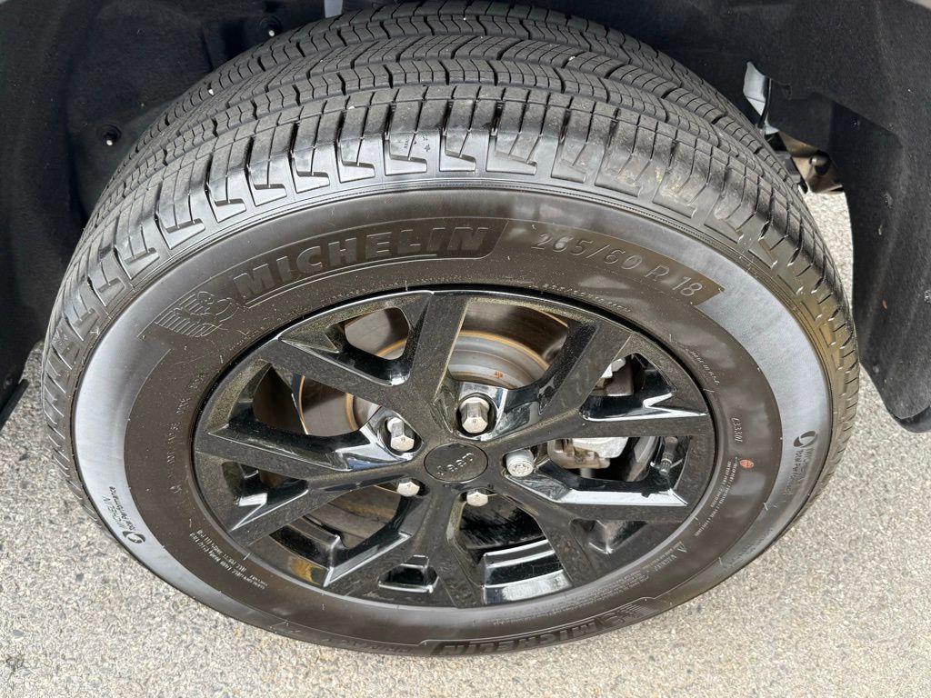 used 2024 Jeep Grand Cherokee car, priced at $33,371