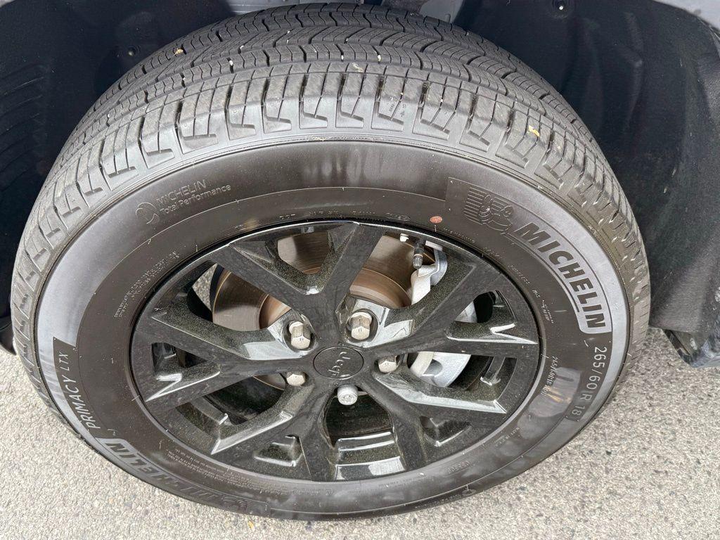 used 2024 Jeep Grand Cherokee car, priced at $33,371
