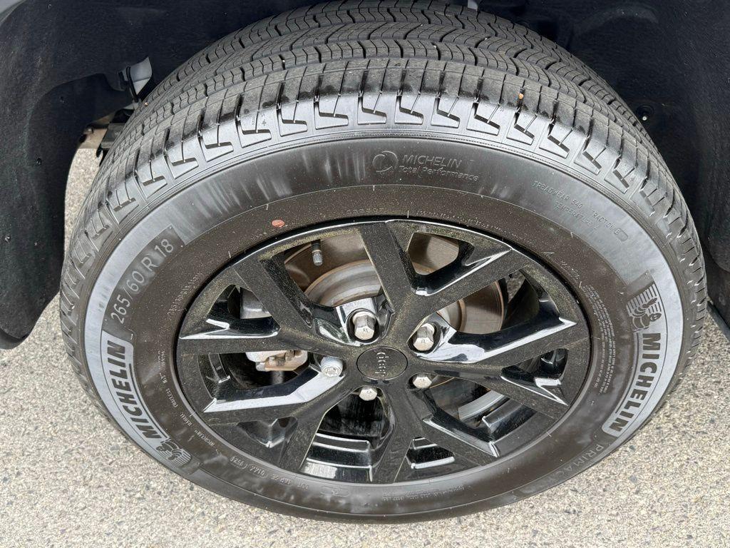 used 2024 Jeep Grand Cherokee car, priced at $33,371