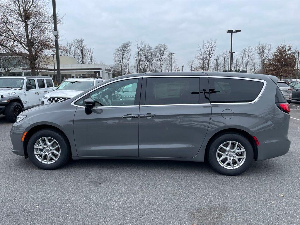 new 2025 Chrysler Pacifica car, priced at $43,247