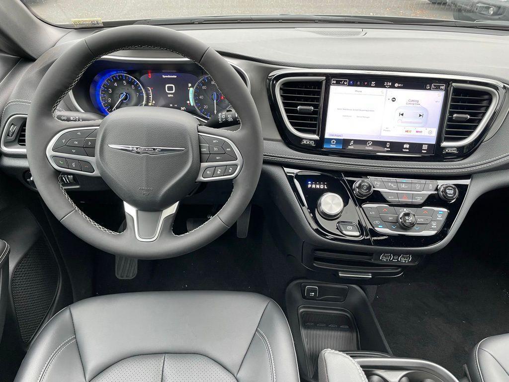 new 2025 Chrysler Pacifica car, priced at $43,247