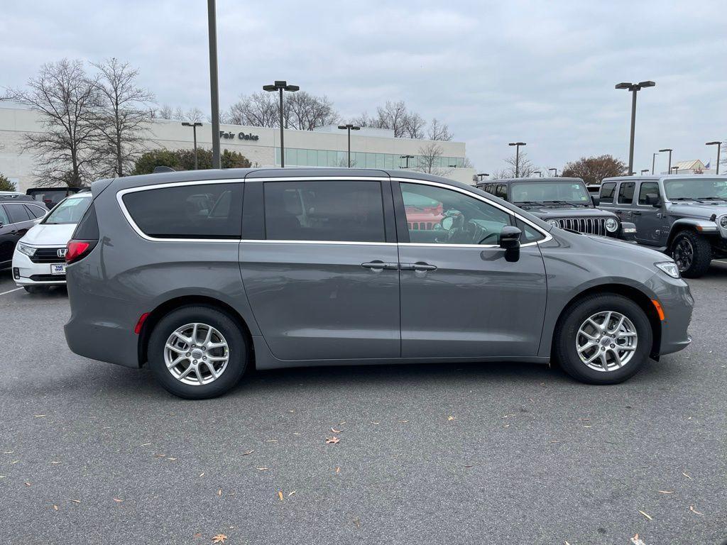 new 2025 Chrysler Pacifica car, priced at $43,247