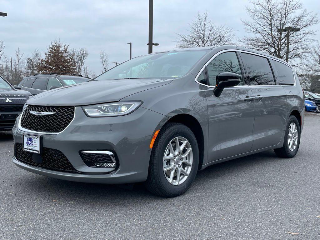 new 2025 Chrysler Pacifica car, priced at $43,247