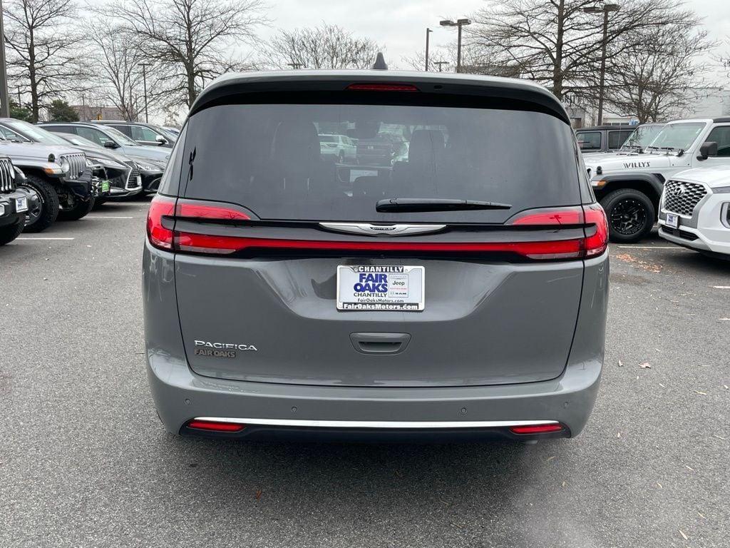 new 2025 Chrysler Pacifica car, priced at $43,247