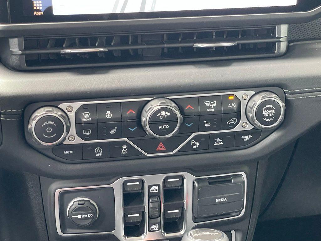 new 2025 Jeep Gladiator car, priced at $52,891