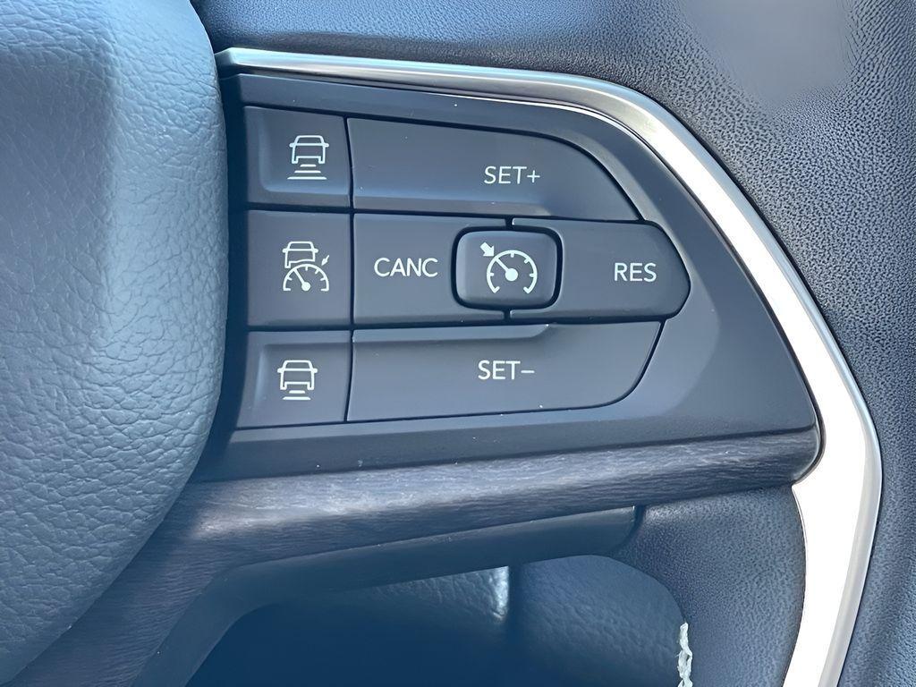 new 2025 Jeep Grand Cherokee car, priced at $49,923