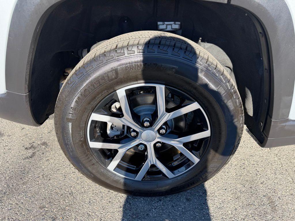 used 2024 Jeep Grand Cherokee car, priced at $36,910