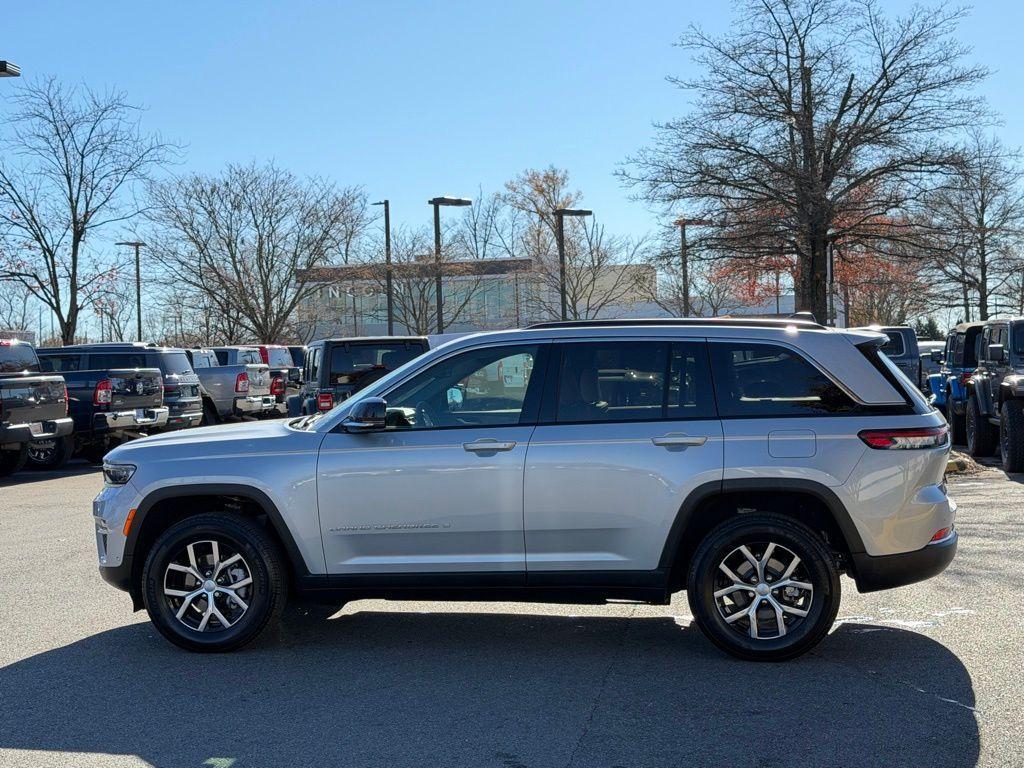 used 2024 Jeep Grand Cherokee car, priced at $36,910