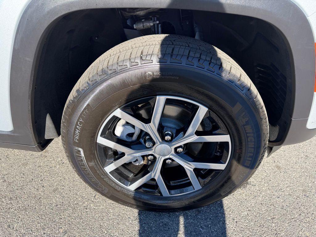 used 2024 Jeep Grand Cherokee car, priced at $36,910