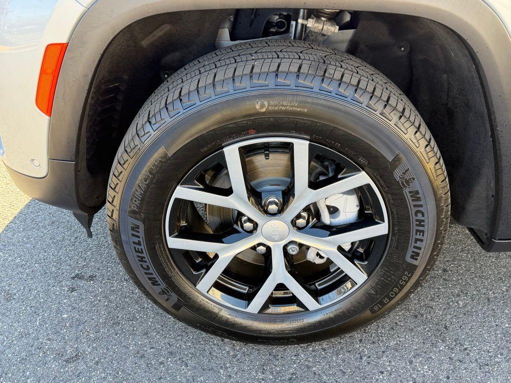 used 2024 Jeep Grand Cherokee car, priced at $36,910
