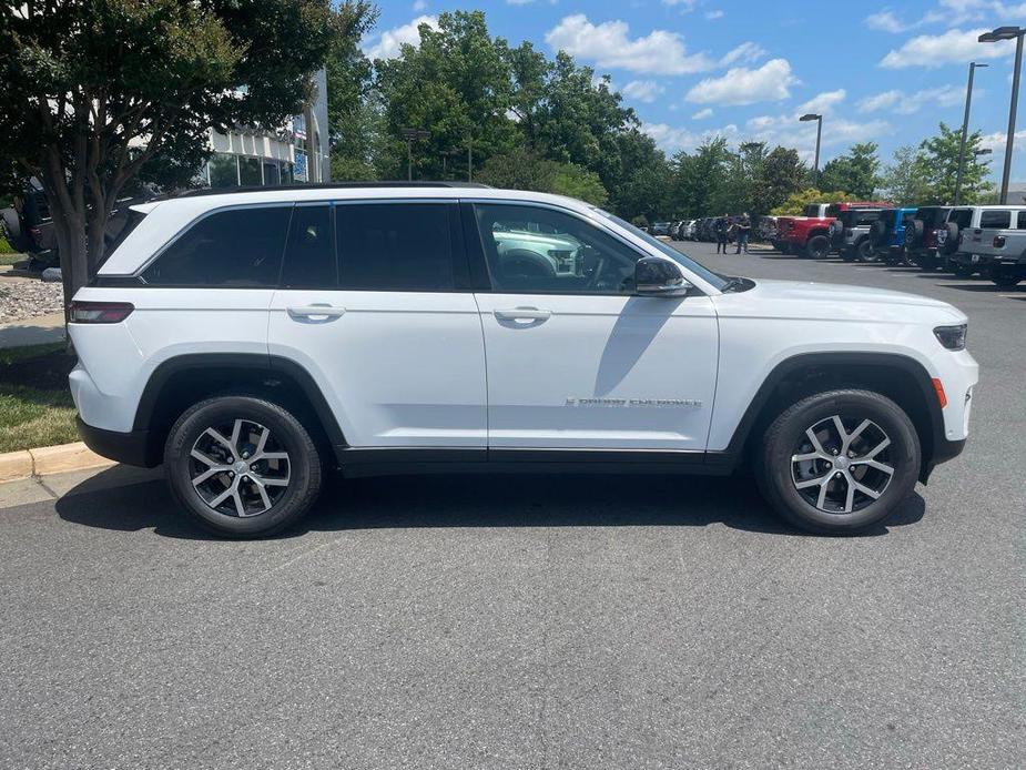 new 2024 Jeep Grand Cherokee car, priced at $44,455