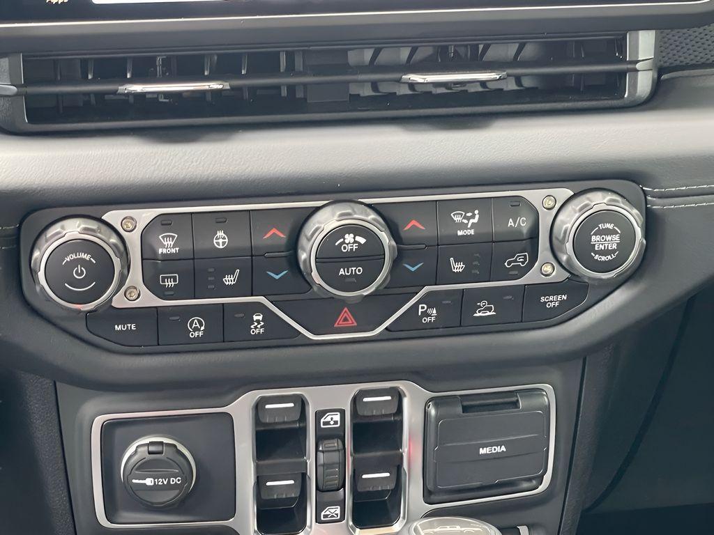 new 2025 Jeep Gladiator car, priced at $57,847