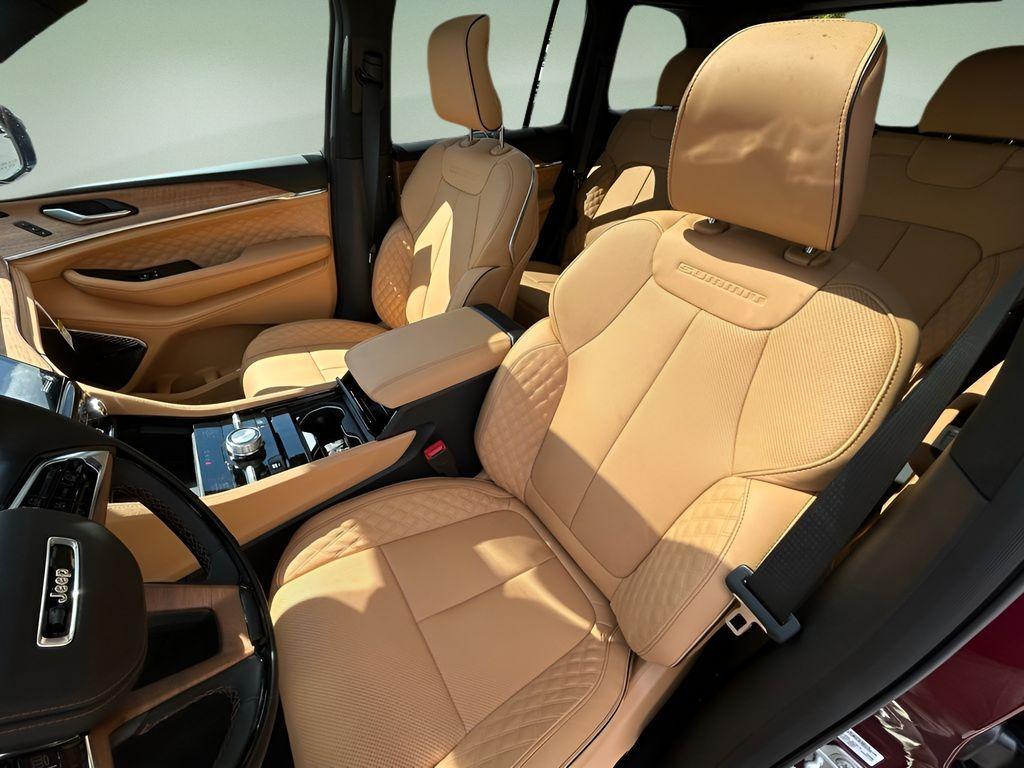 new 2025 Jeep Grand Cherokee car, priced at $65,096