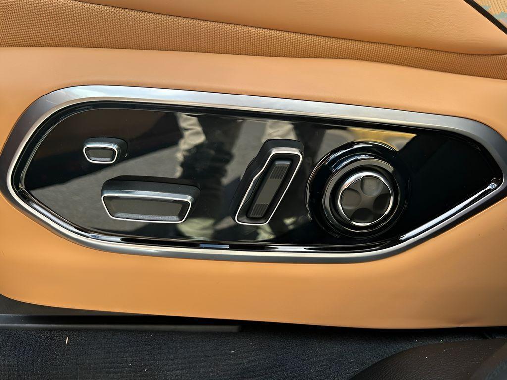 new 2025 Jeep Grand Cherokee car, priced at $65,096