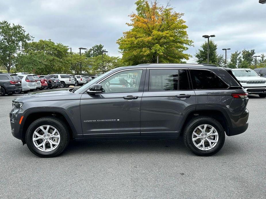 used 2022 Jeep Grand Cherokee car, priced at $28,000