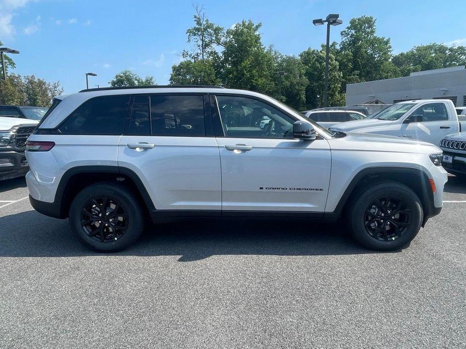 new 2024 Jeep Grand Cherokee car, priced at $39,072