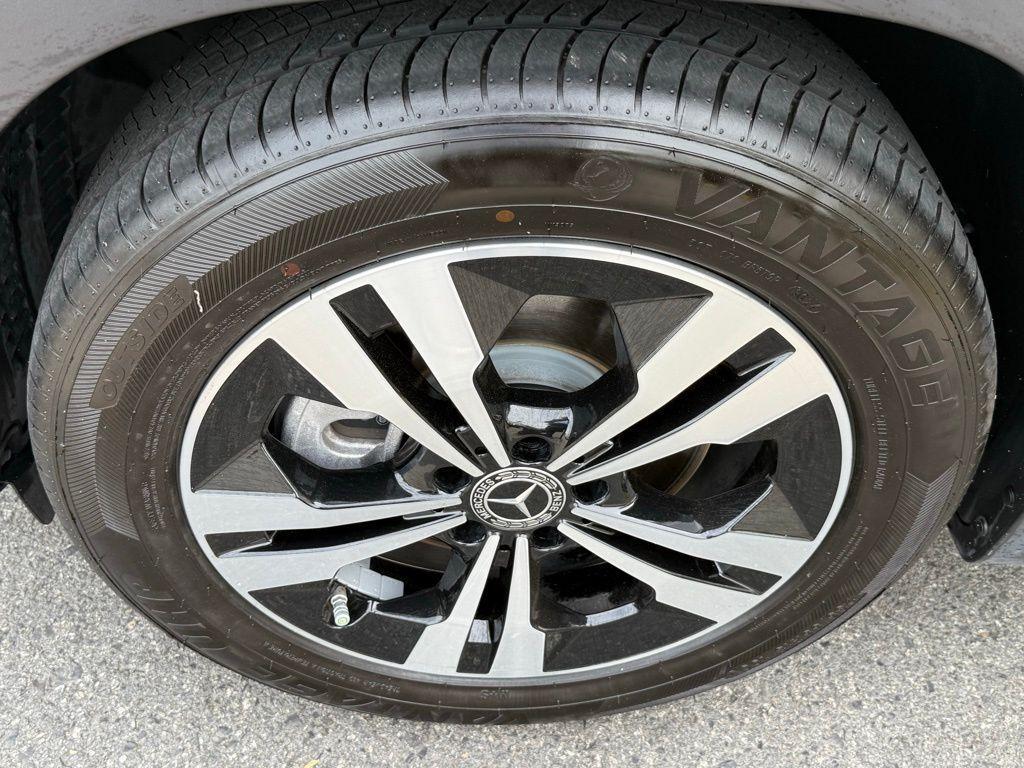 used 2024 Mercedes-Benz GLB 250 car, priced at $39,651