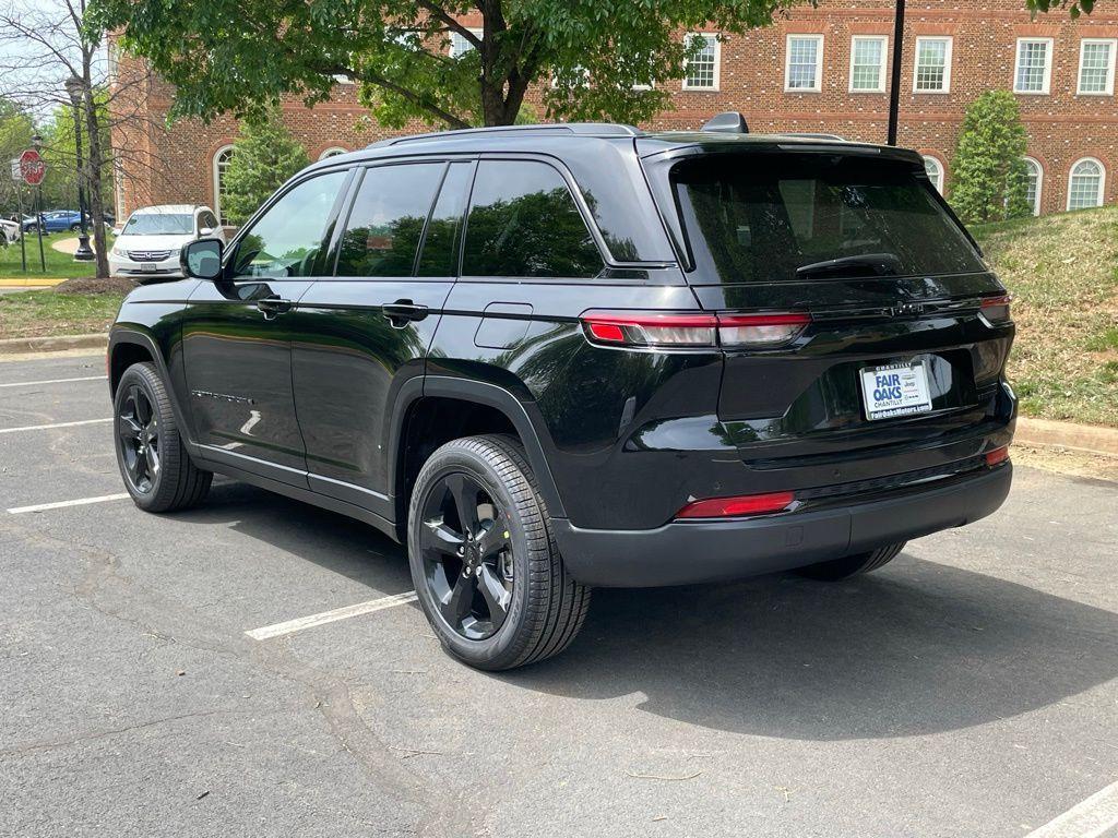 new 2025 Jeep Grand Cherokee car, priced at $48,052