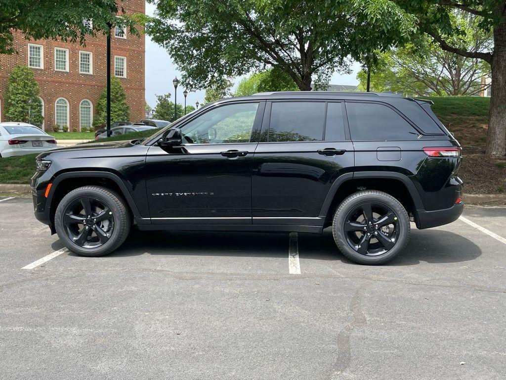 new 2025 Jeep Grand Cherokee car, priced at $48,052