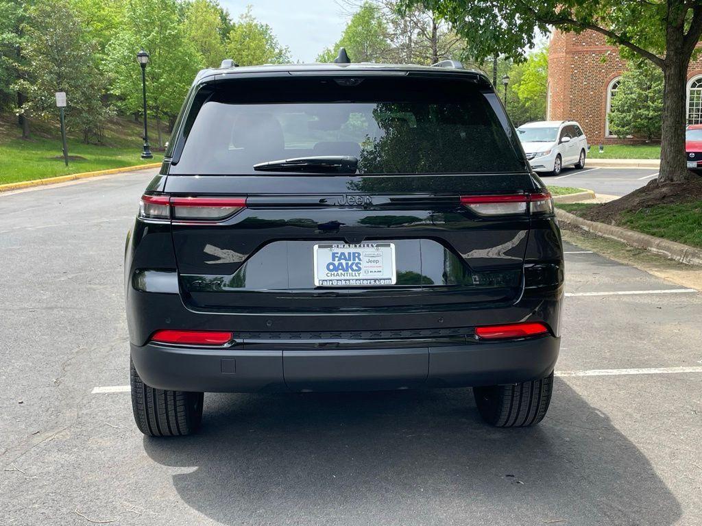 new 2025 Jeep Grand Cherokee car, priced at $48,052