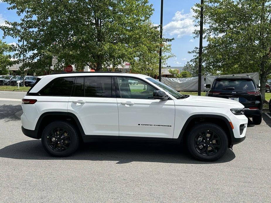 new 2024 Jeep Grand Cherokee car, priced at $38,054