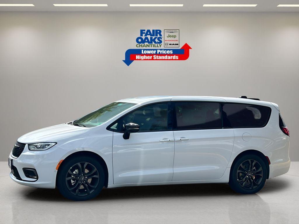 new 2026 Chrysler Pacifica car, priced at $42,295