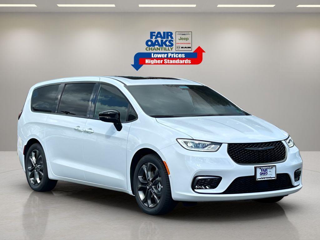 new 2026 Chrysler Pacifica car, priced at $39,045