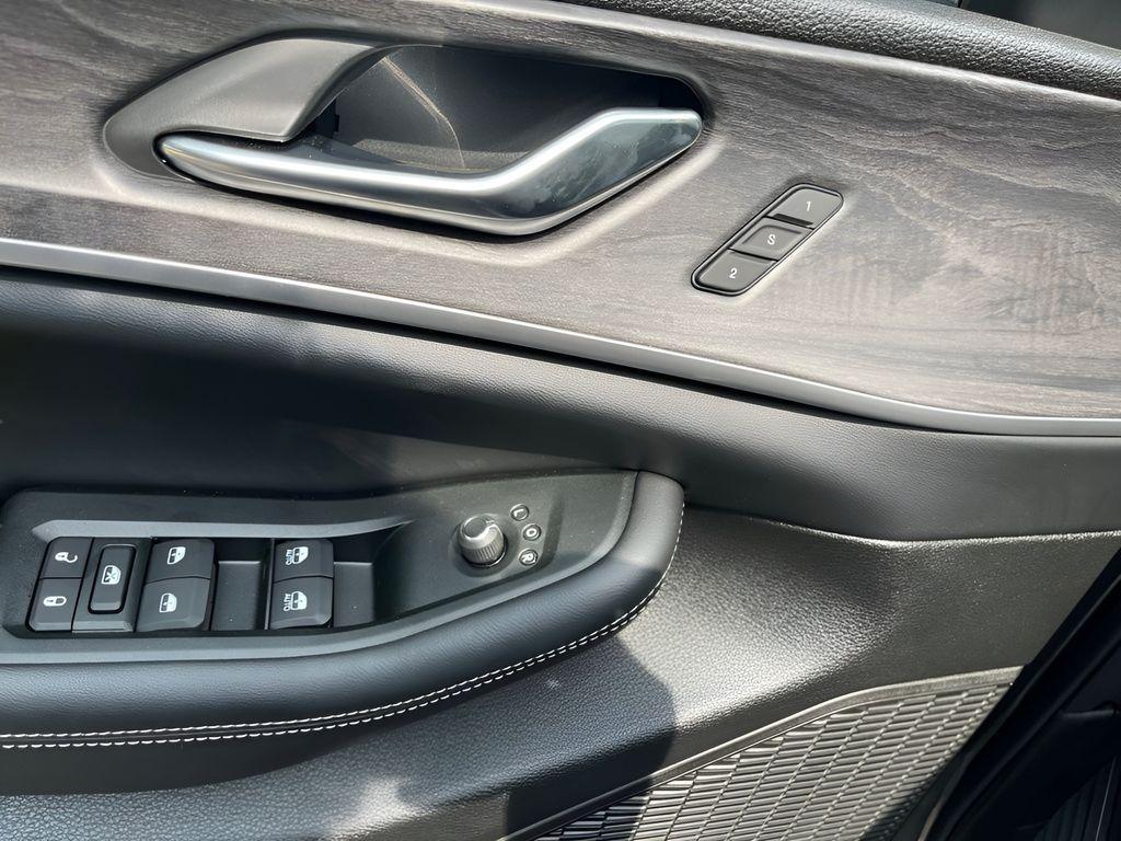 new 2024 Jeep Grand Cherokee L car, priced at $48,124