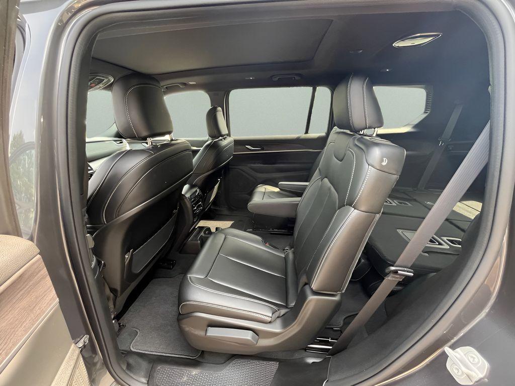 new 2024 Jeep Grand Cherokee L car, priced at $48,124
