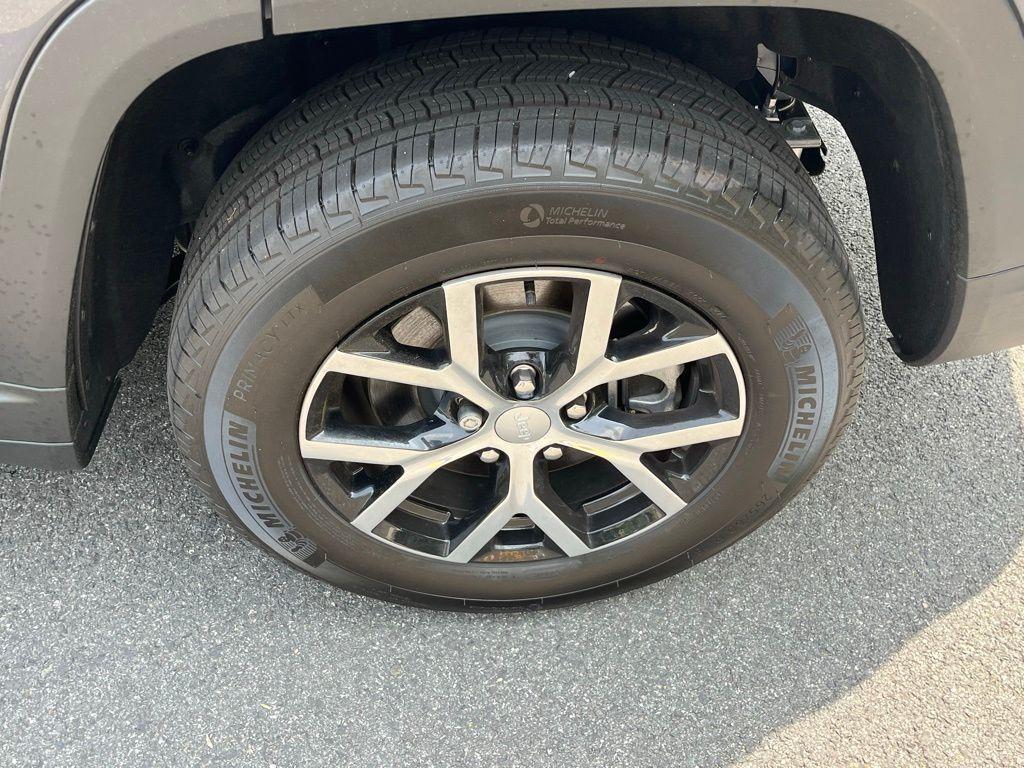 new 2024 Jeep Grand Cherokee L car, priced at $46,124
