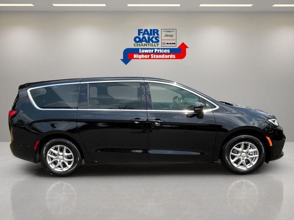 new 2025 Chrysler Pacifica car, priced at $41,267