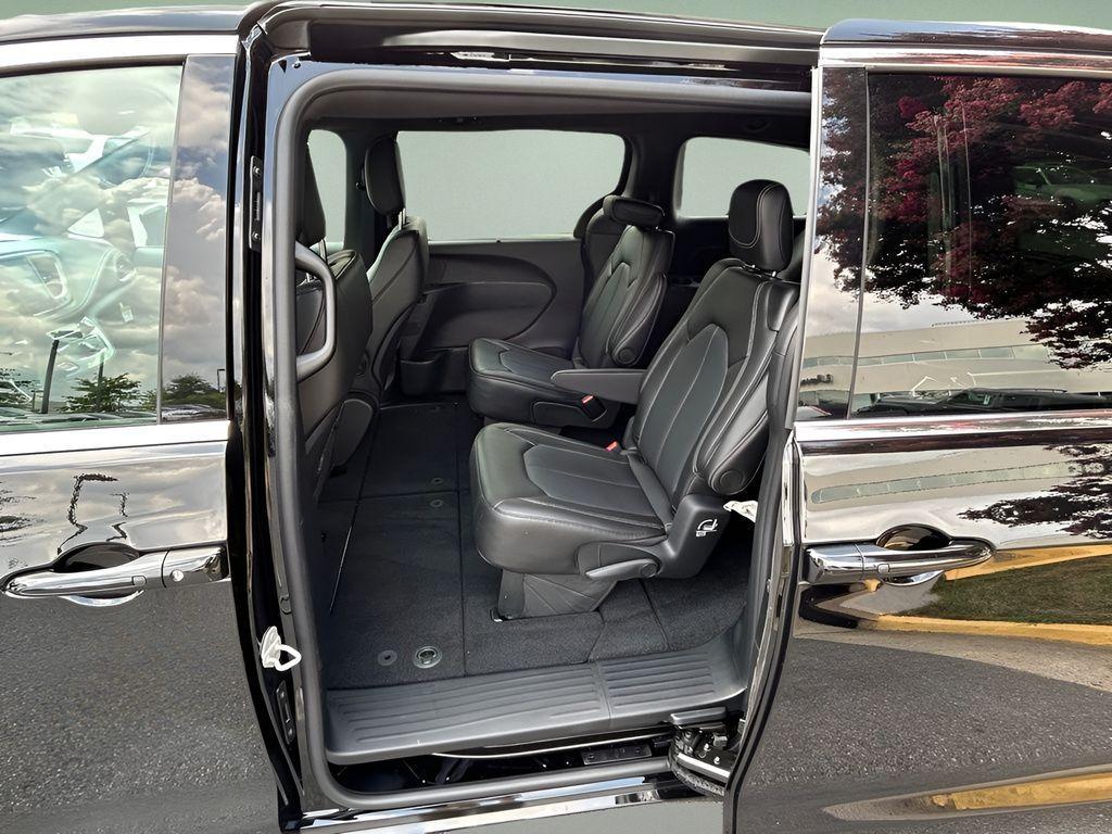 new 2025 Chrysler Pacifica car, priced at $41,267
