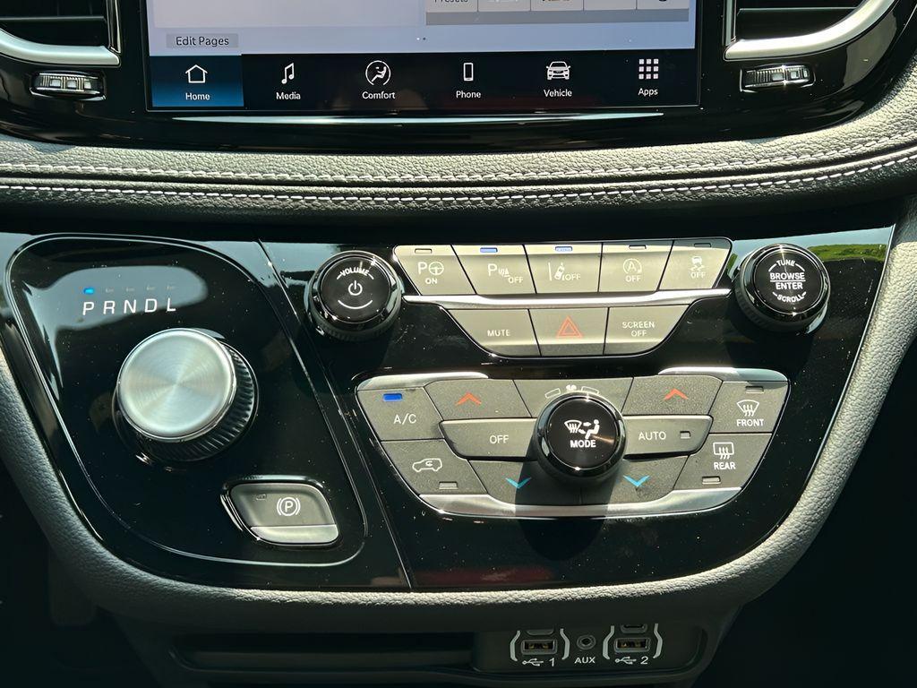 new 2025 Chrysler Pacifica car, priced at $41,267