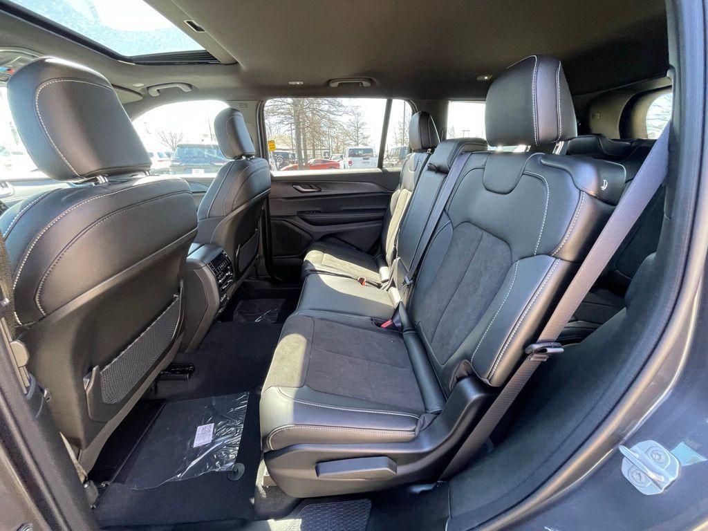 new 2025 Jeep Grand Cherokee L car