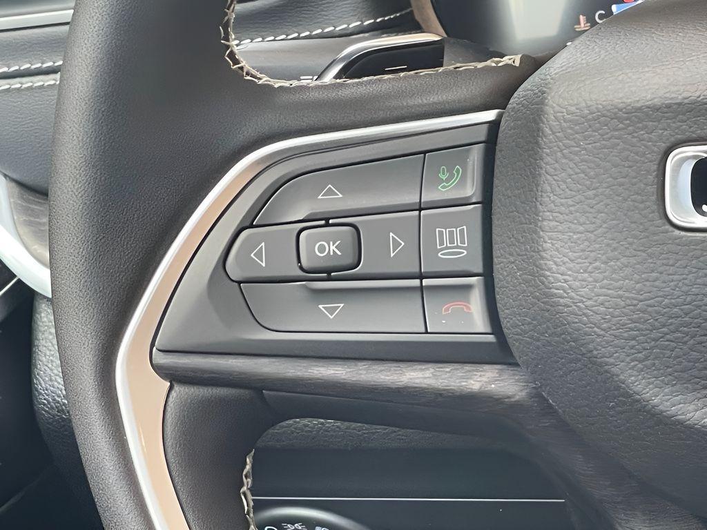 new 2025 Jeep Grand Cherokee car, priced at $47,238