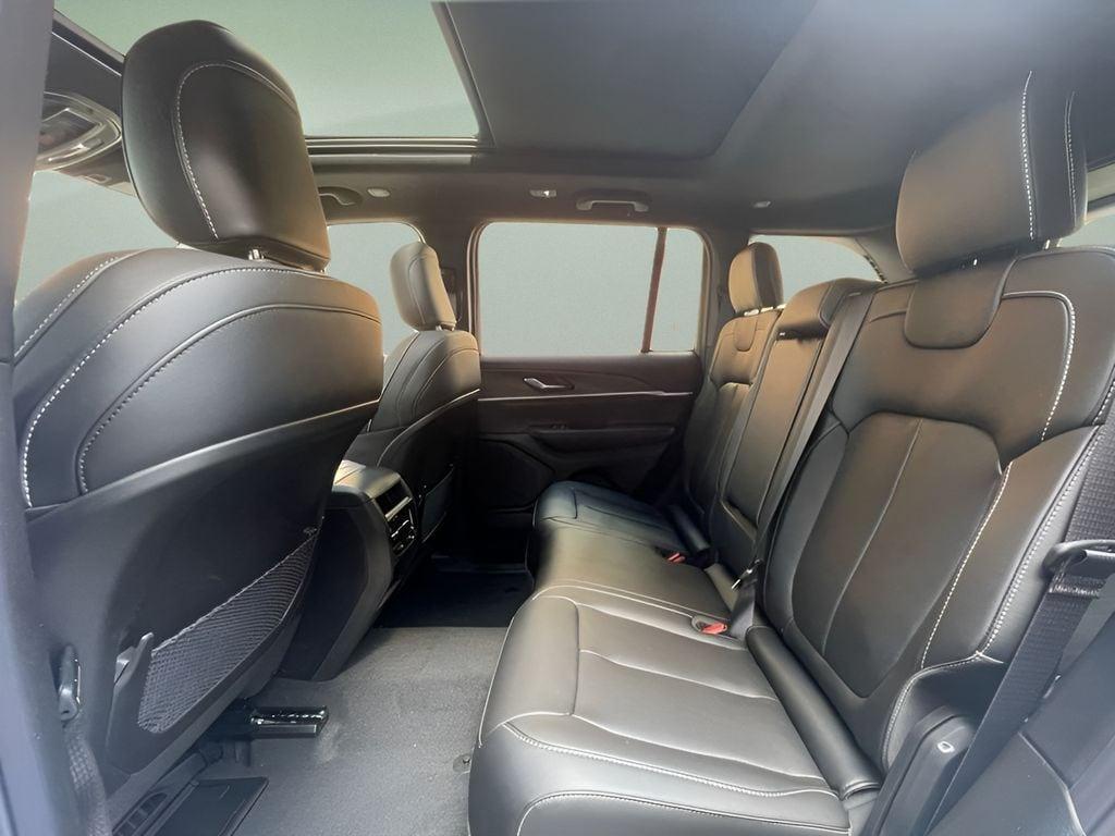 new 2025 Jeep Grand Cherokee car, priced at $47,238