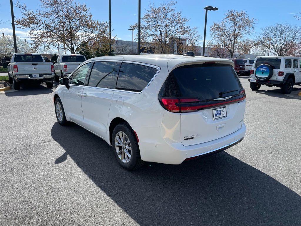 new 2025 Chrysler Pacifica car, priced at $45,644