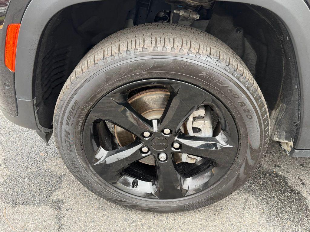 used 2024 Jeep Grand Cherokee L car, priced at $33,017