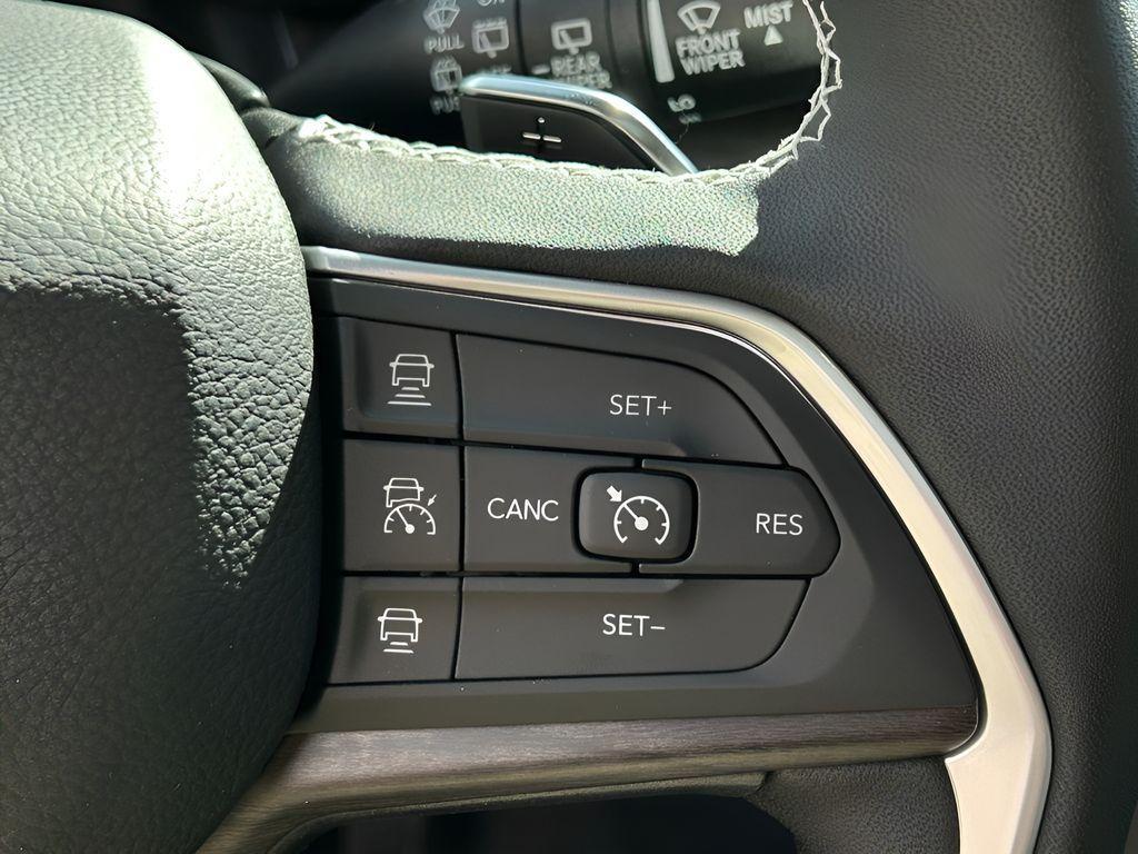 new 2025 Jeep Grand Cherokee car, priced at $45,421