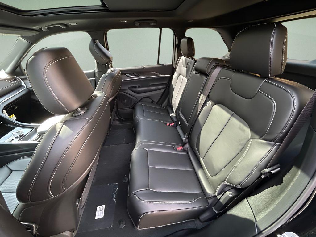 new 2025 Jeep Grand Cherokee car, priced at $45,421