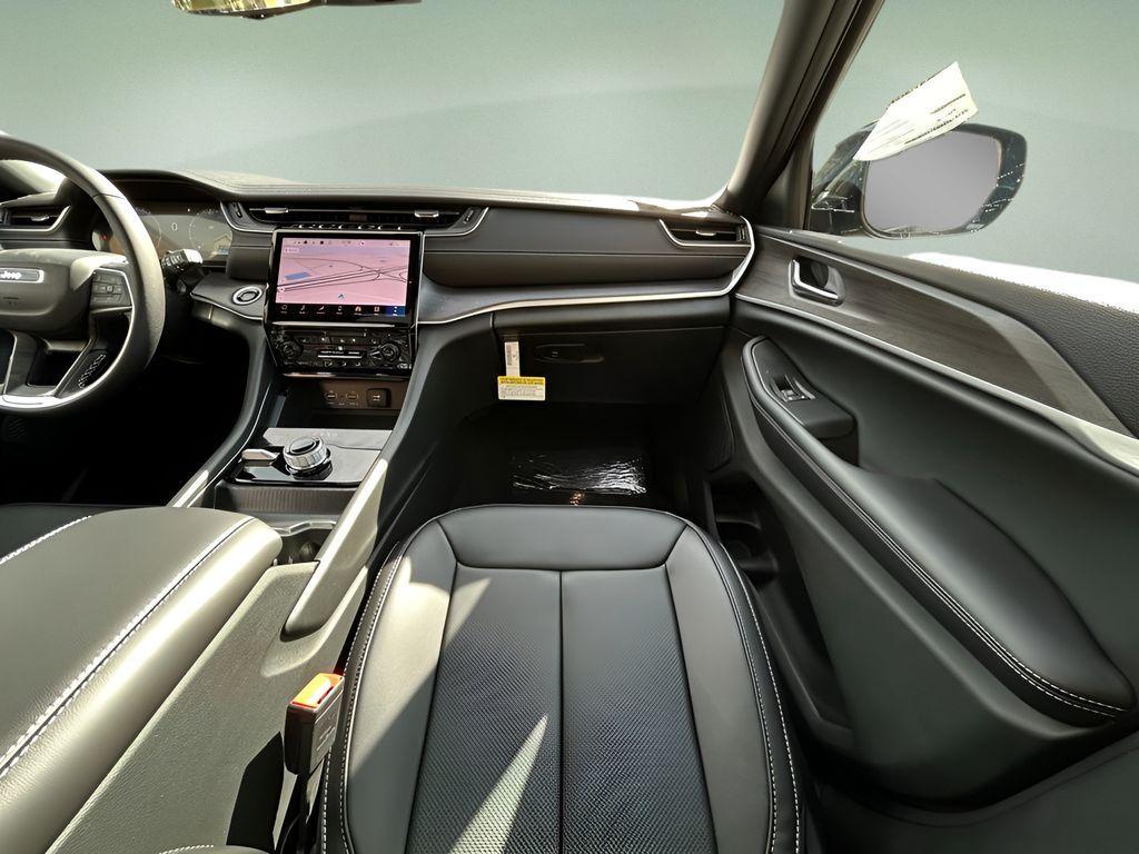 new 2025 Jeep Grand Cherokee car, priced at $45,421