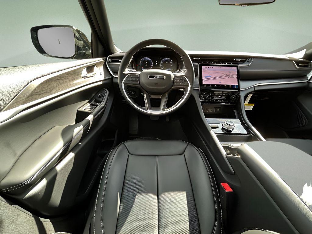 new 2025 Jeep Grand Cherokee car, priced at $45,421