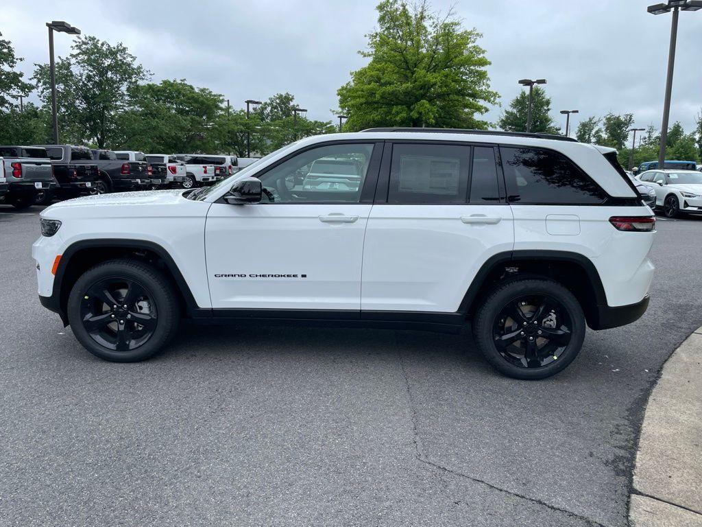 new 2025 Jeep Grand Cherokee car, priced at $47,405